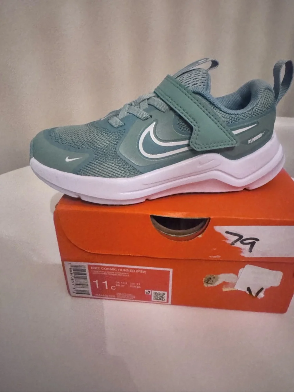 Nike Kids' Teal/Turquoise Hook-and-Loop Running Sneaker - Picture 2 of 4